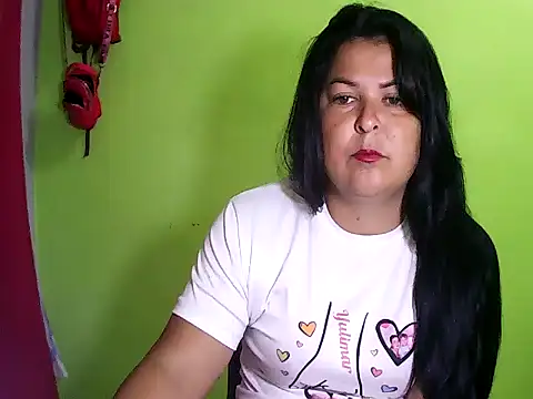 anapaulaa online show from December 17, 2025, 3:01 am