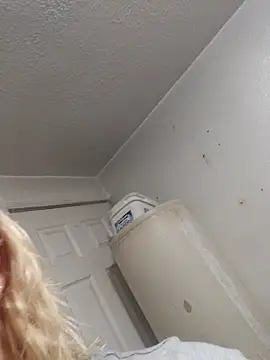 toomuchofafreak online show from October 3, 2025, 5:04 am