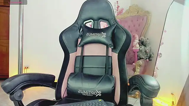 auraeroticaxxx online show from December 3, 2025, 2:30 am