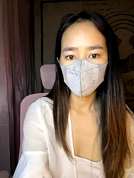 TiNa 04 online show from October 16, 2025, 10:33 pm