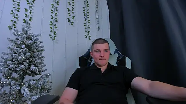 Snapshot of Your_Claddagh chatting on January 6, 2026, 11:07 pm Your Claddagh online show from January 6, 2026, 11:07 pm