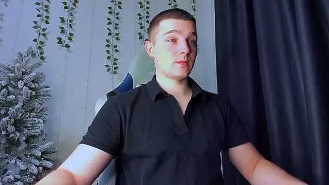 Snapshot of Your_Claddagh chatting on February 1, 2026, 3:32 pm Your Claddagh online show from February 1, 2026, 3:32 pm