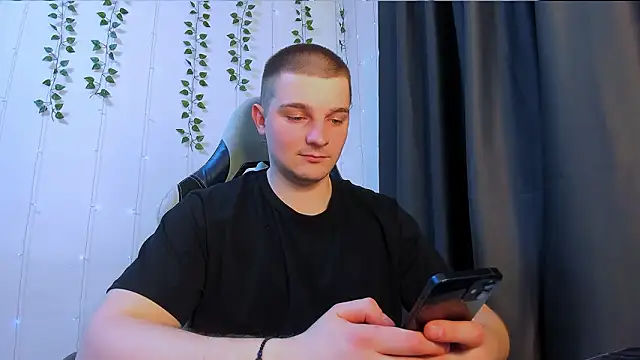 Snapshot of Your_Claddagh chatting on March 9, 2026, 7:51 pm Your Claddagh online show from March 9, 2026, 7:51 pm