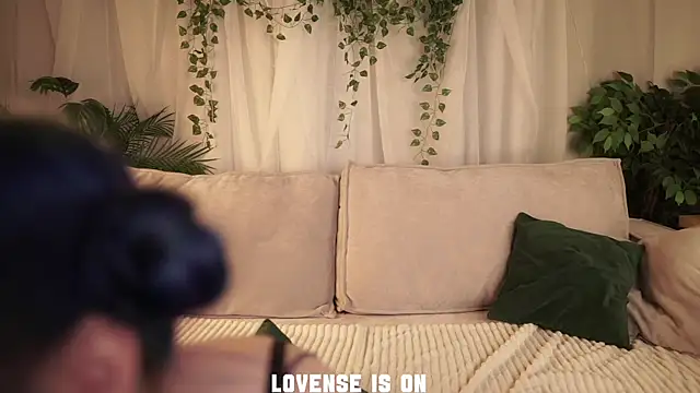 ElizSpieth online show from December 17, 2025, 1:11 am