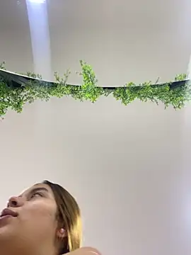 Snapshot of CharlotteBrownn_ chatting on October 30, 2025, 3:08 am CharlotteBrownn online show from October 30, 2025, 3:08 am