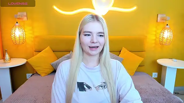 RuthBryant online show from October 18, 2025, 12:57 am