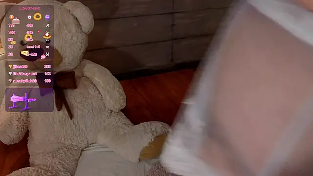 Snapshot of MeganAdamms chatting on December 19, 2025, 11:17 am MeganAdamms online show from December 19, 2025, 11:17 am