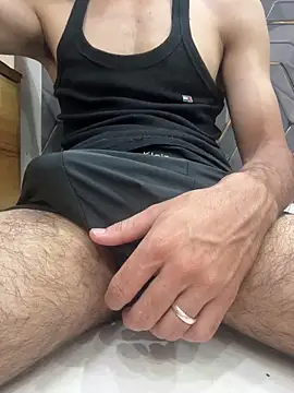 coupleyug online show from May 7, 2026, 3:39 pm