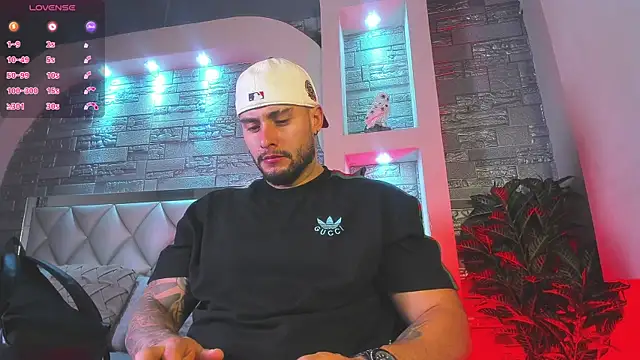 Snapshot of dominic_de_luca chatting on October 3, 2025, 4:31 am dominic de luca online show from October 3, 2025, 4:31 am