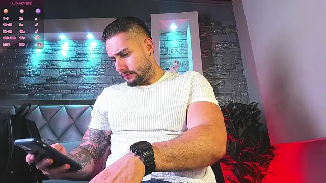 Snapshot of dominic_de_luca chatting on October 8, 2025, 3:37 am dominic de luca online show from October 8, 2025, 3:37 am