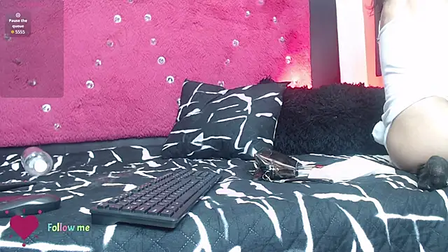 Snapshot of Engeelll chatting on October 17, 2025, 6:54 pm Engeelll online show from October 17, 2025, 6:54 pm