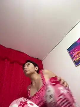 Snapshot of larsonbeverly chatting on February 13, 2026, 11:56 pm larsonbeverly online show from February 13, 2026, 11:56 pm