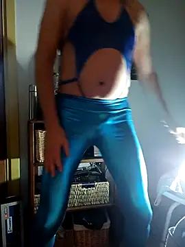 Snapshot of toywood chatting on November 12, 2025, 7:13 pm toywood online show from November 12, 2025, 7:13 pm