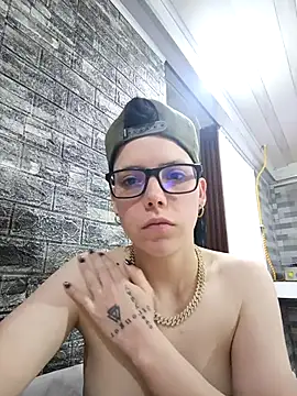 Snapshot of SpencerMontgomery chatting on October 13, 2025, 4:45 am SpencerMontgomery online show from October 13, 2025, 4:45 am