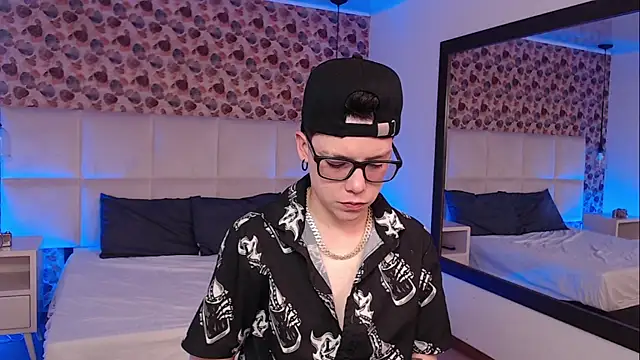 Snapshot of SpencerMontgomery chatting on October 19, 2025, 4:29 pm SpencerMontgomery online show from October 19, 2025, 4:29 pm