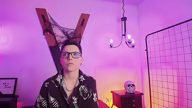 Snapshot of SpencerMontgomery chatting on November 12, 2025, 7:24 pm SpencerMontgomery online show from November 12, 2025, 7:24 pm