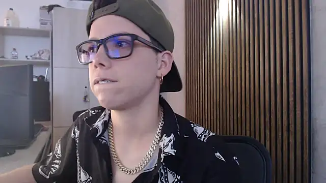 Snapshot of SpencerMontgomery chatting on November 16, 2025, 4:34 pm SpencerMontgomery online show from November 16, 2025, 4:34 pm