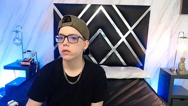 Snapshot of SpencerMontgomery chatting on November 30, 2025, 4:33 pm SpencerMontgomery online show from November 30, 2025, 4:33 pm