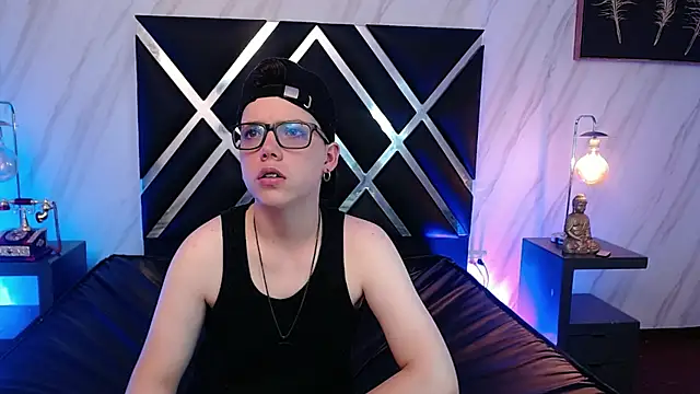 Snapshot of SpencerMontgomery chatting on December 4, 2025, 7:55 pm SpencerMontgomery online show from December 4, 2025, 7:55 pm