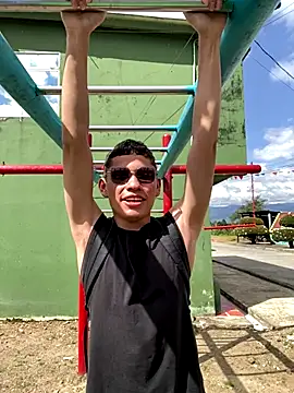 Snapshot of elfernh chatting on December 16, 2025, 2:55 pm elfernh online show from December 16, 2025, 2:55 pm