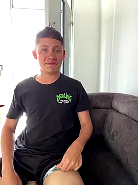 Snapshot of elfernh chatting on December 18, 2025, 6:47 pm elfernh online show from December 18, 2025, 6:47 pm