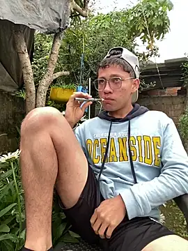 Snapshot of elfernh chatting on February 15, 2026, 10:17 pm elfernh online show from February 15, 2026, 10:17 pm