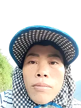 Snapshot of CoMay003 chatting on October 13, 2025, 9:53 am CoMay003 online show from October 13, 2025, 9:53 am