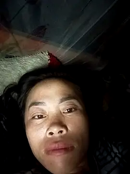 Snapshot of CoMay003 chatting on October 21, 2025, 9:48 pm CoMay003 online show from October 21, 2025, 9:48 pm