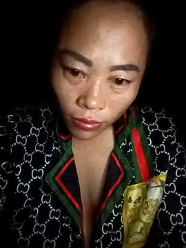 Snapshot of CoMay003 chatting on October 31, 2025, 8:32 pm CoMay003 online show from October 31, 2025, 8:32 pm