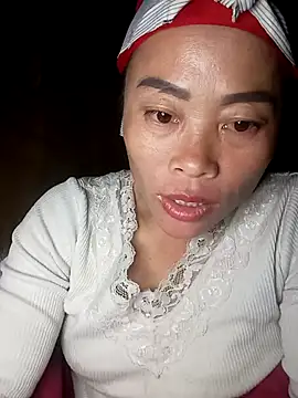 Snapshot of CoMay003 chatting on November 2, 2025, 1:57 pm CoMay003 online show from November 2, 2025, 1:57 pm