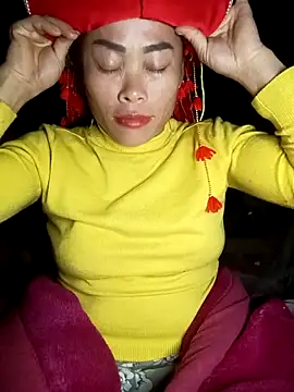 Snapshot of CoMay003 chatting on November 11, 2025, 9:15 pm CoMay003 online show from November 11, 2025, 9:15 pm