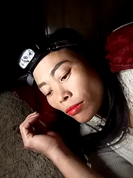 Snapshot of CoMay003 chatting on November 17, 2025, 2:01 pm CoMay003 online show from November 17, 2025, 2:01 pm