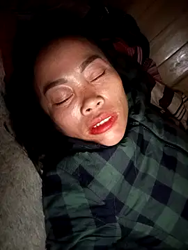 Snapshot of CoMay003 chatting on December 2, 2025, 7:42 pm CoMay003 online show from December 2, 2025, 7:42 pm