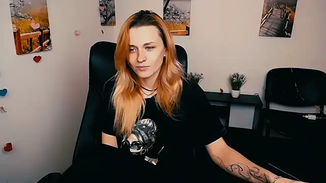 PeppyMia online show from November 24, 2025, 7:41 am