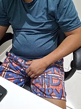 Snapshot of Carloskasado chatting on October 23, 2025, 11:35 pm Carloskasado online show from October 23, 2025, 11:35 pm