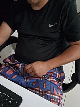 Snapshot of Carloskasado chatting on November 4, 2025, 4:50 pm Carloskasado online show from November 4, 2025, 4:50 pm