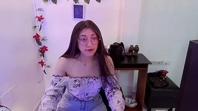 Snapshot of lia_montserrat chatting on September 29, 2025, 12:32 pm lia montserrat online show from September 29, 2025, 12:32 pm