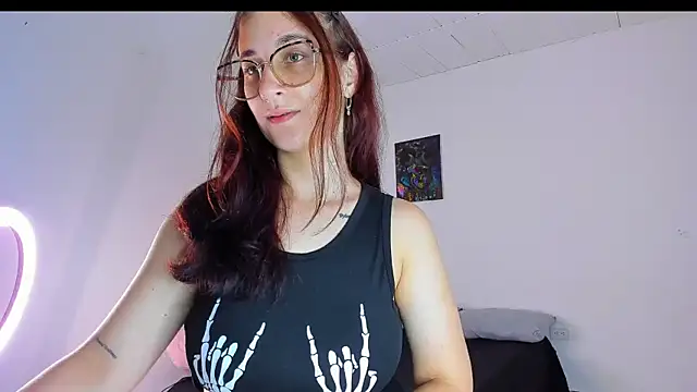 Snapshot of Laura_Ivy chatting on June 9, 2026, 2:39 pm Laura Ivy online show from June 9, 2026, 2:39 pm