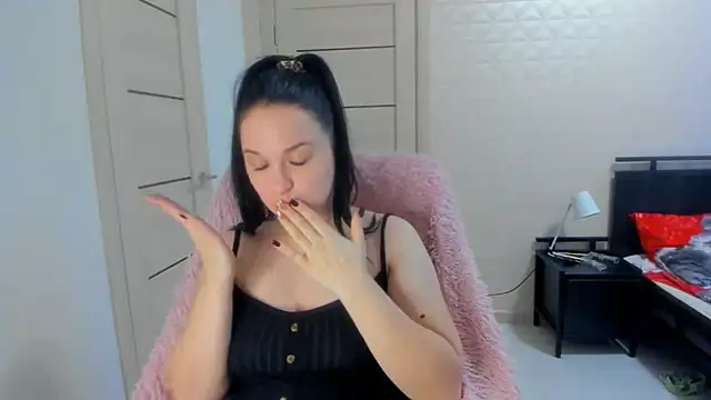 Snapshot of VoxxAura chatting on December 17, 2025, 12:55 pm VoxxAura online show from December 17, 2025, 12:55 pm