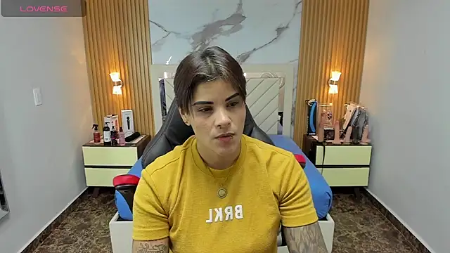 KAROLLJONES1 online show from November 4, 2025, 7:13 pm