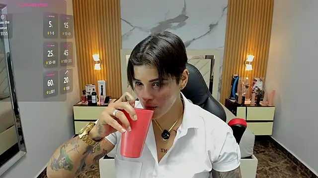 KAROLLJONES1 online show from November 26, 2025, 7:26 pm