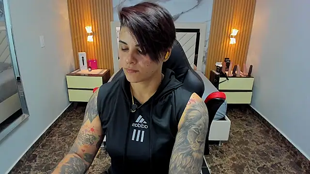 KAROLLJONES1 online show from February 10, 2026, 7:29 pm