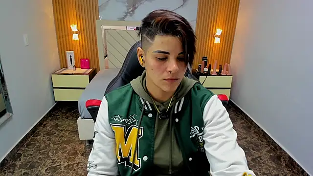 KAROLLJONES1 online show from February 13, 2026, 12:23 pm