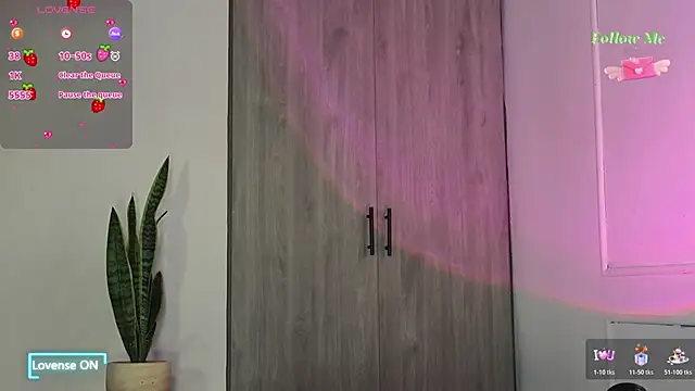 Snapshot of Ice_Princess_ chatting on November 2, 2025, 1:57 pm Ice Princess online show from November 2, 2025, 1:57 pm