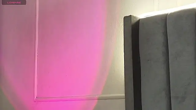 Snapshot of Ice_Princess_ chatting on November 11, 2025, 2:28 pm Ice Princess online show from November 11, 2025, 2:28 pm