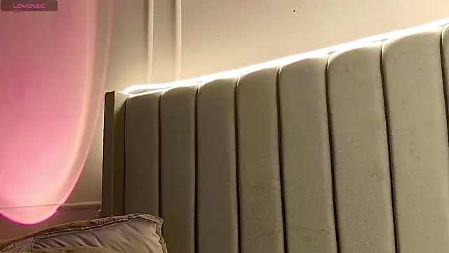 Snapshot of Ice_Princess_ chatting on November 21, 2025, 11:31 am Ice Princess online show from November 21, 2025, 11:31 am