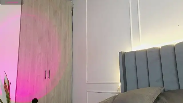 Snapshot of Ice_Princess_ chatting on November 28, 2025, 12:30 pm Ice Princess online show from November 28, 2025, 12:30 pm