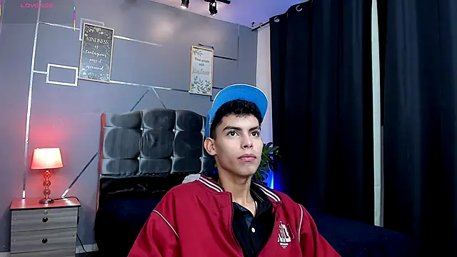 Snapshot of Room_69x chatting on October 17, 2025, 3:42 am Room 69x online show from October 17, 2025, 3:42 am