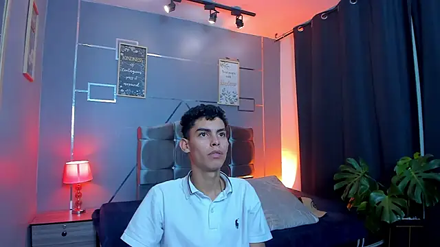 Snapshot of Room_69x chatting on October 20, 2025, 3:29 am Room 69x online show from October 20, 2025, 3:29 am