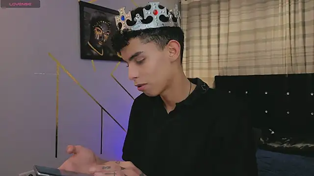 Snapshot of Room_69x chatting on October 22, 2025, 9:14 pm Room 69x online show from October 22, 2025, 9:14 pm